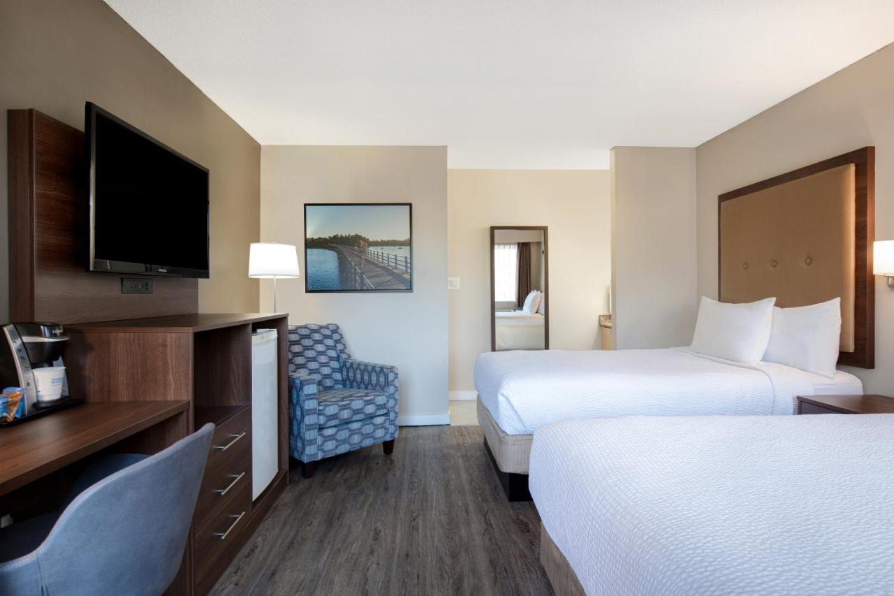 Days By Wyndham Uptown Hotel