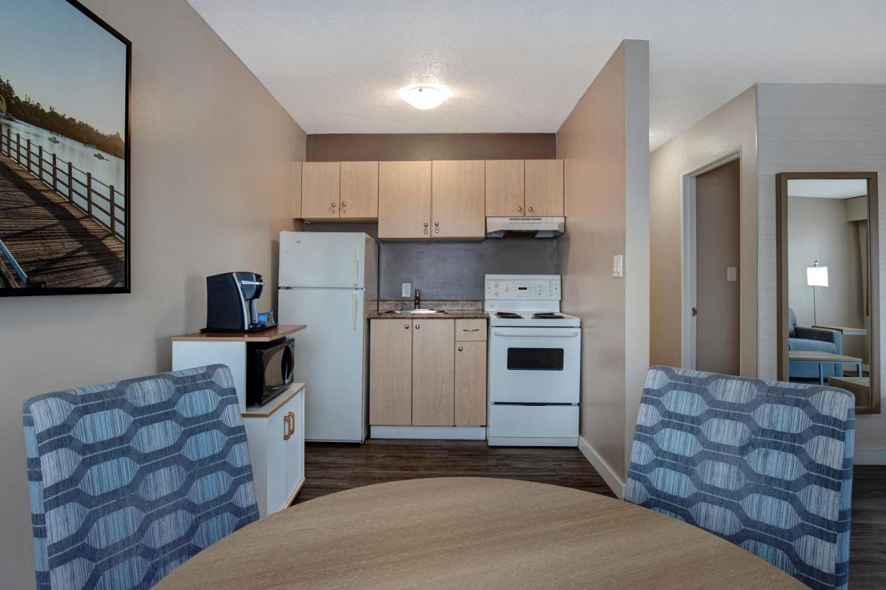 Hotel Days By Wyndham Uptown