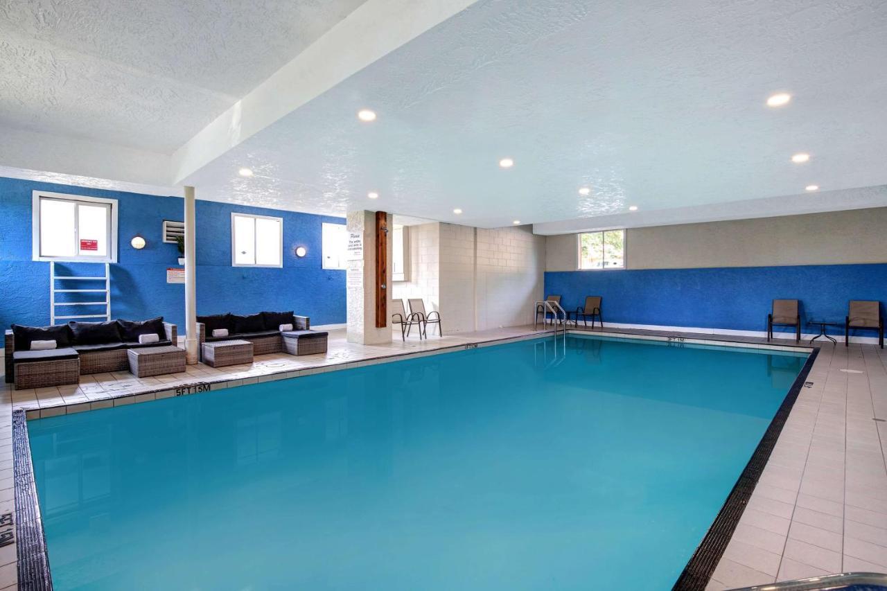 Days By Wyndham Uptown Victoria