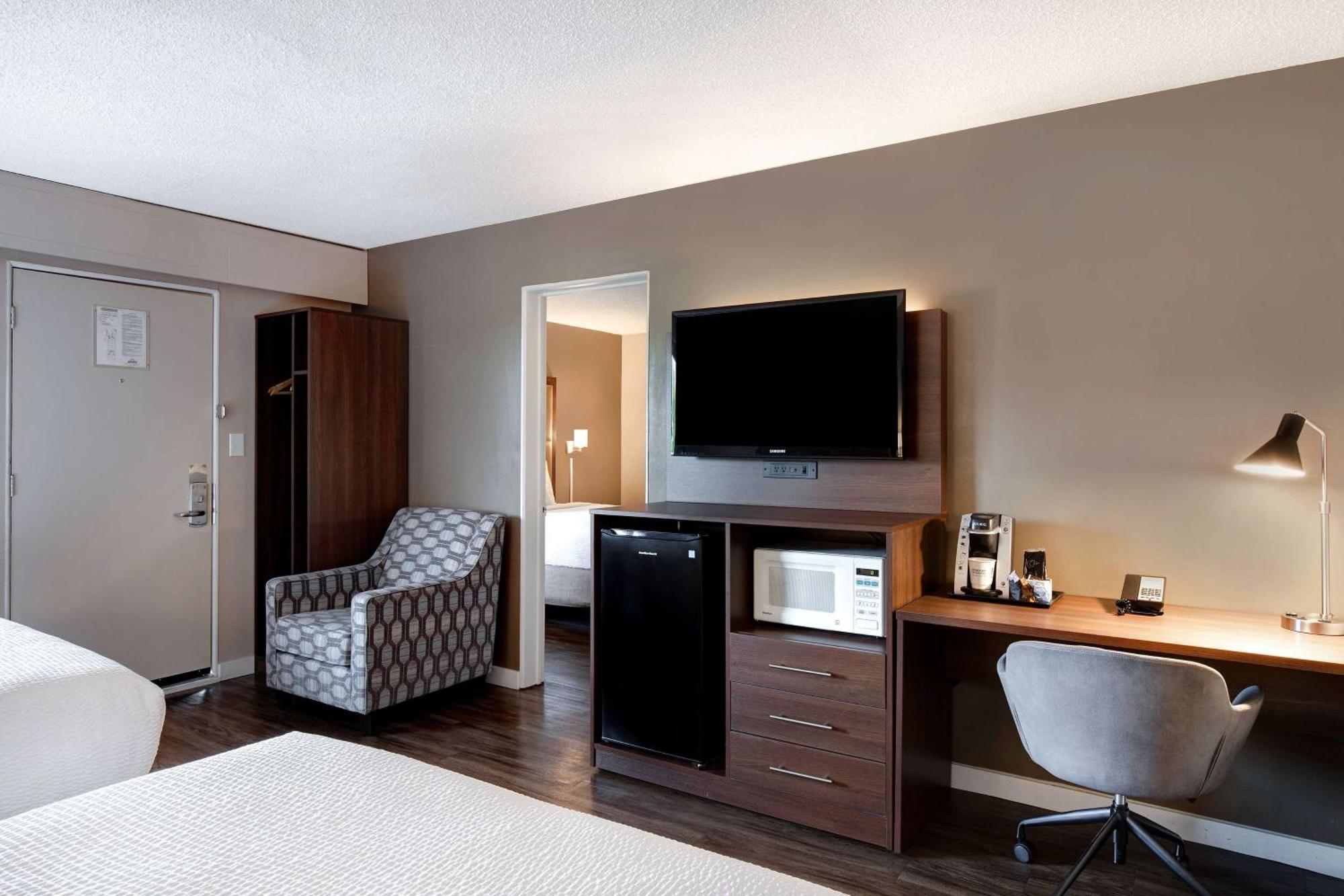 Hotel Days By Wyndham Uptown
