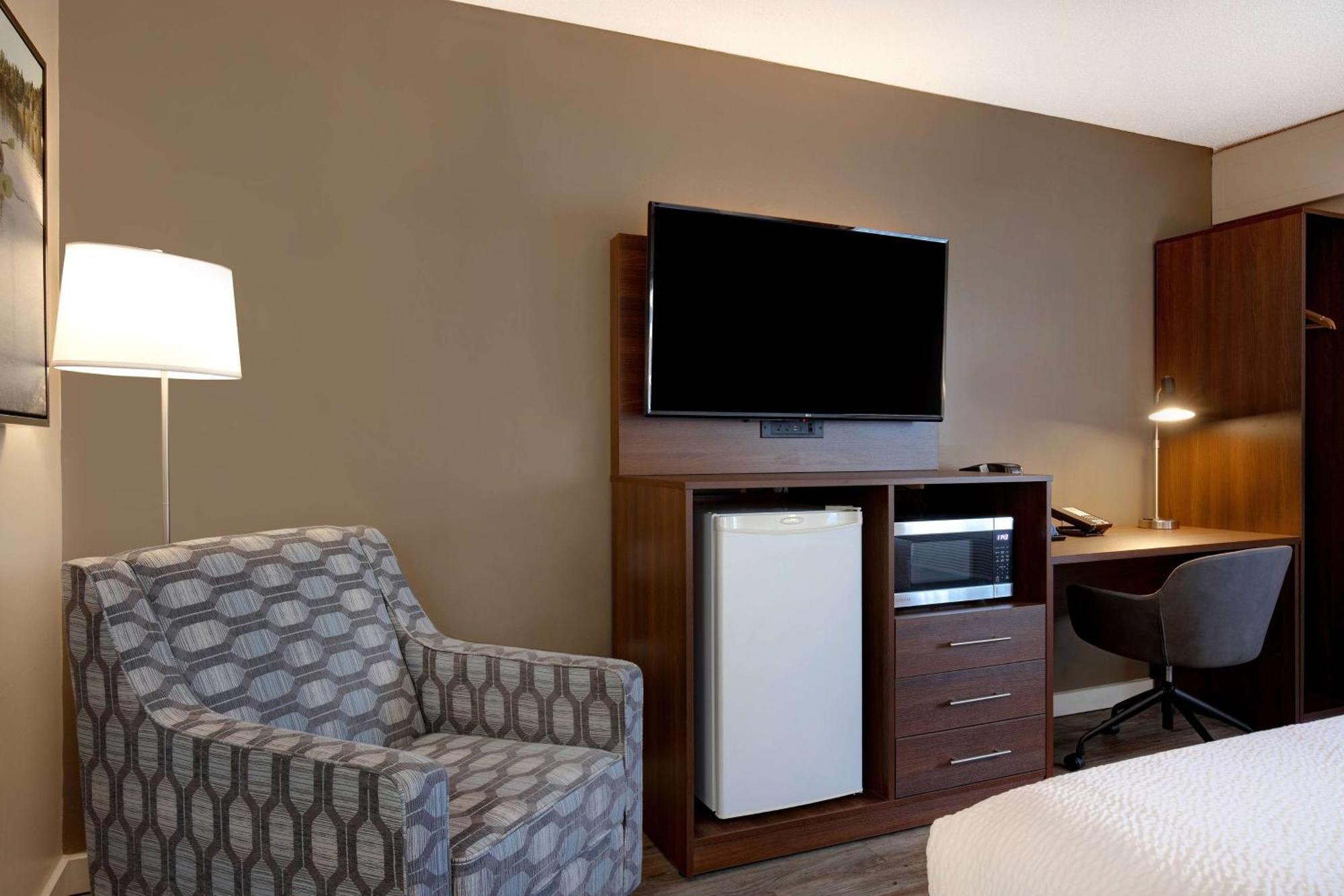 Days By Wyndham Uptown Hotel Victoria