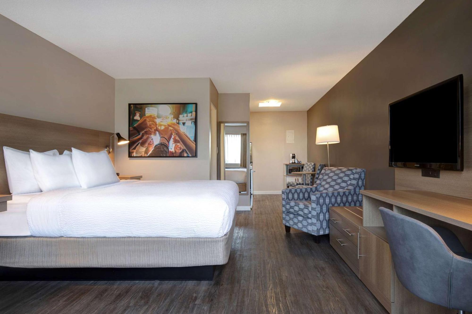 Hotel Days By Wyndham Uptown 3*
