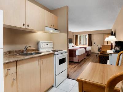 Days By Wyndham Uptown Hotel