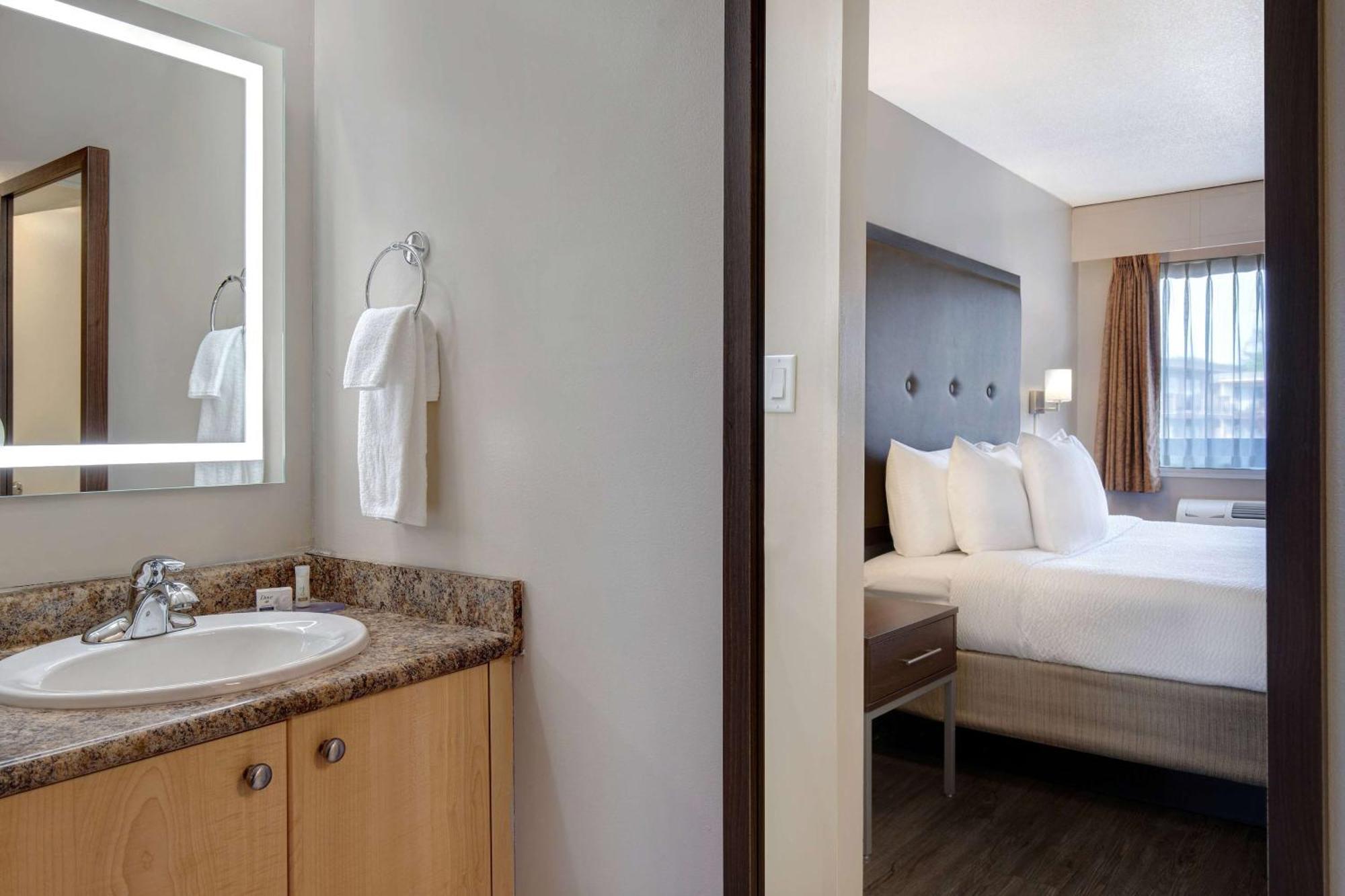 Days By Wyndham Uptown